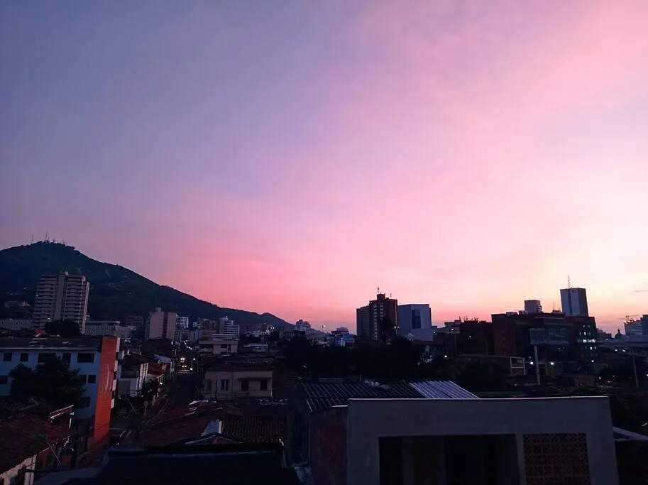 Apartamento Con Linda Terraza En San Antonio Cali Kolumbia